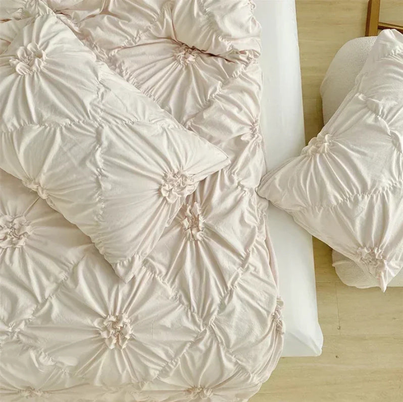 Tufted Floral Pattern Bedding Set