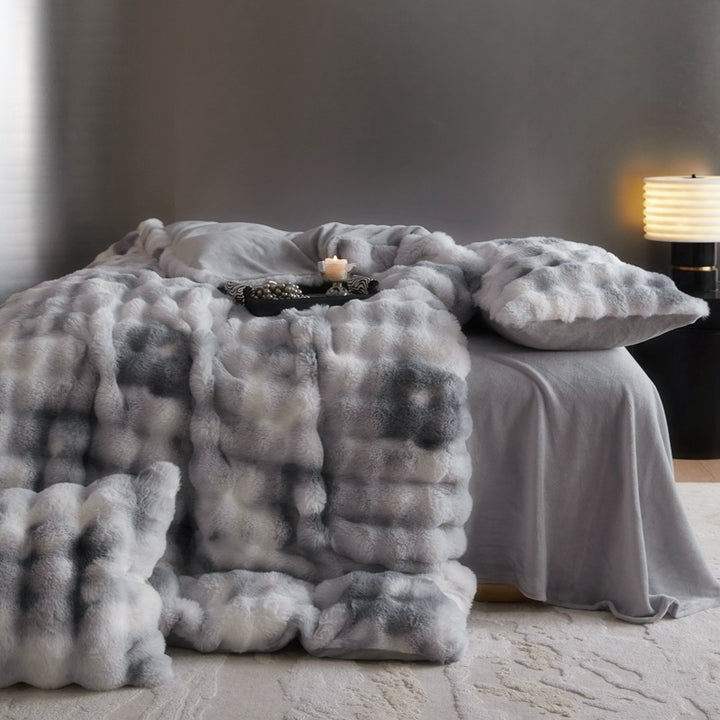 Faux Fur Bedding Set - Arctic