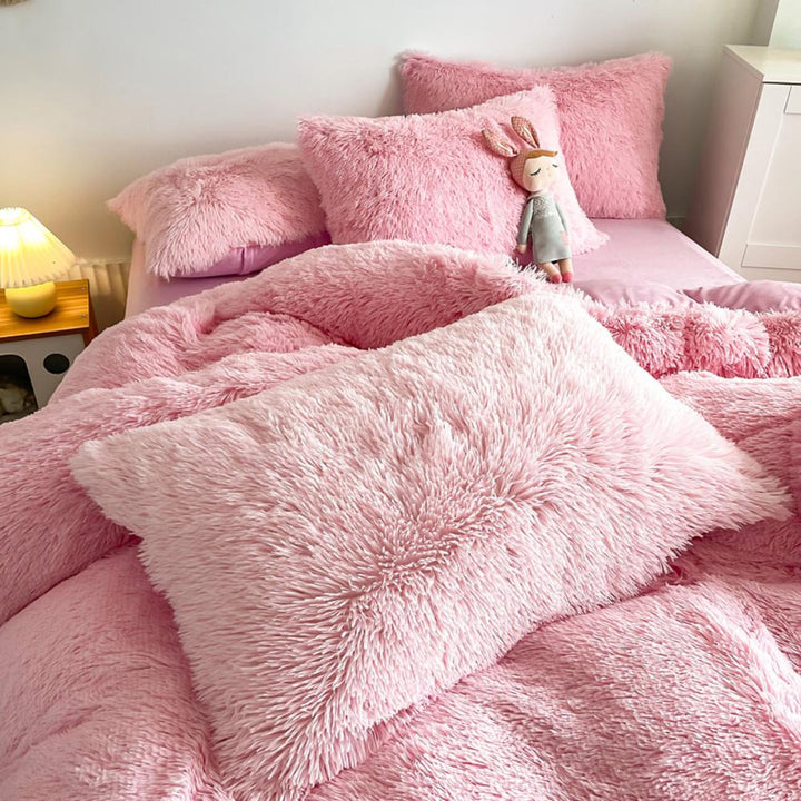 Close-up of the pillow cover and duvet from the VibeCore Cloud 9 Bedding Set in the color Light Pink, showcasing ultra-soft fleece fabric for exceptional comfort. This cozy, luxurious bedding set adds warmth and style to your bedroom or dorm, perfect for staying warm, relaxing, or enhancing your space.