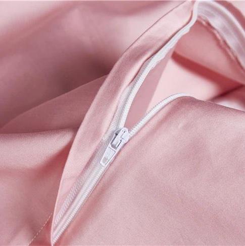 Close-up view of the discreet zipper on the VibeCore Aesthetic Ocean Serenity Duvet Cover Set, designed for easy removal and secure closure. The smooth zipper adds a sleek, practical touch to the premium 100% Egyptian cotton duvet cover, ensuring both comfort and convenience.
