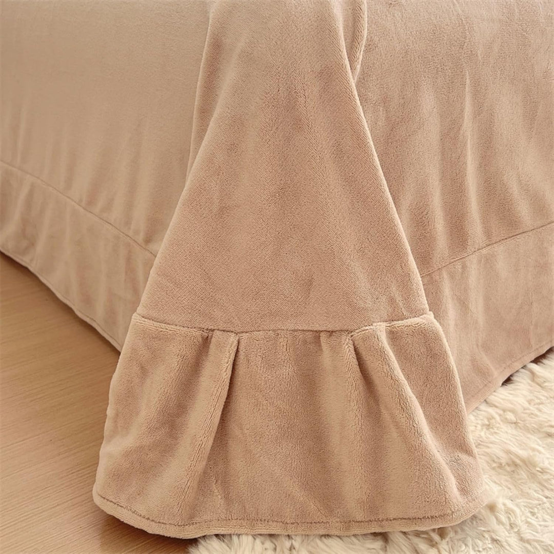 Close-up of the plush sheet in the VibeCore Snuggle Supreme Bedding Set in white, showcasing its ultra-soft, breathable fabric for added comfort and luxury.