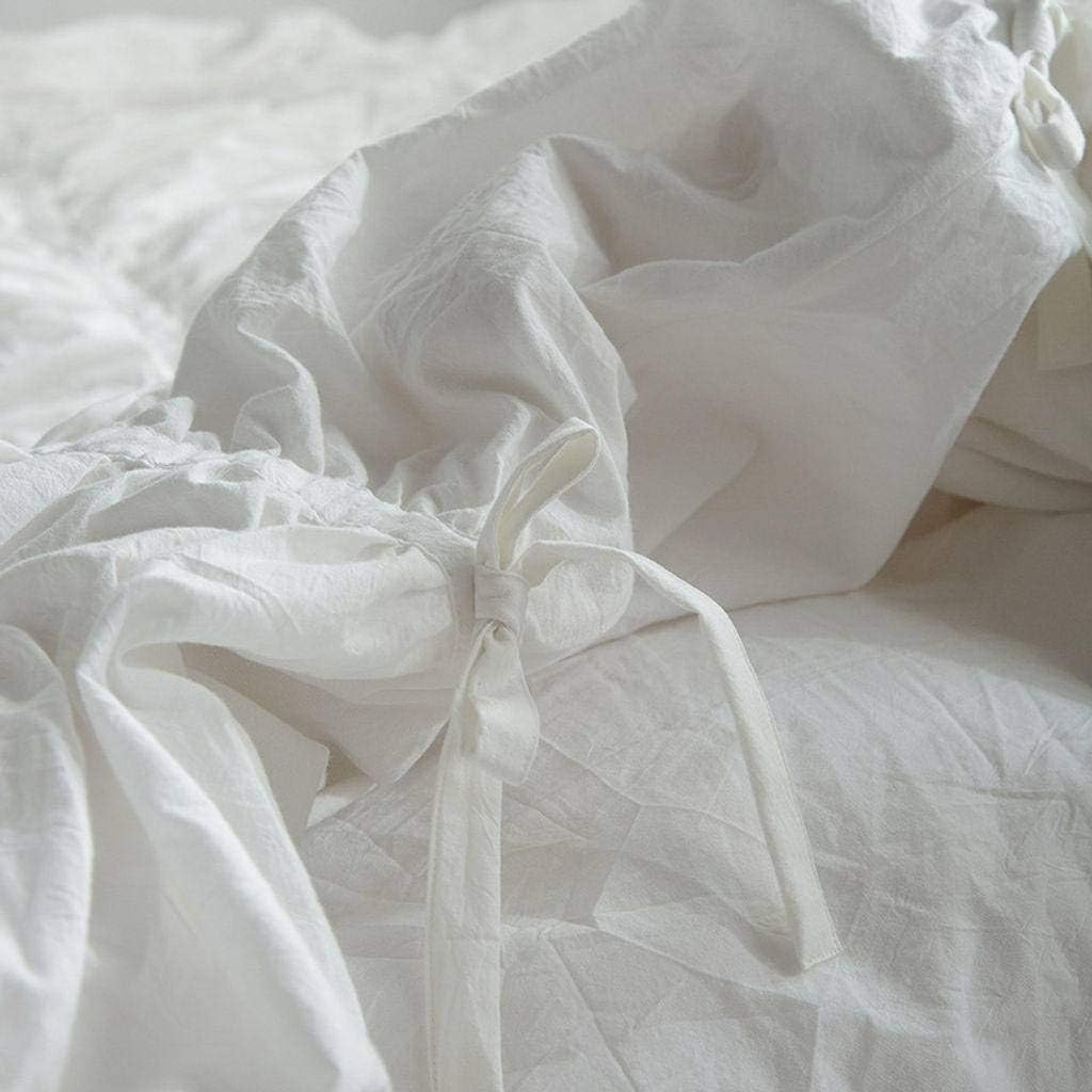 Close-up of the tie feature at the end of the VibeCore White Timeless Elegance Pleated Bedding Set, highlighting the delicate, elegant detailing for a refined look.