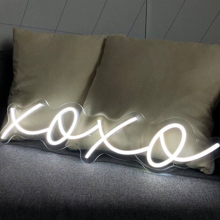 VibeCore XOXO Neon Light White